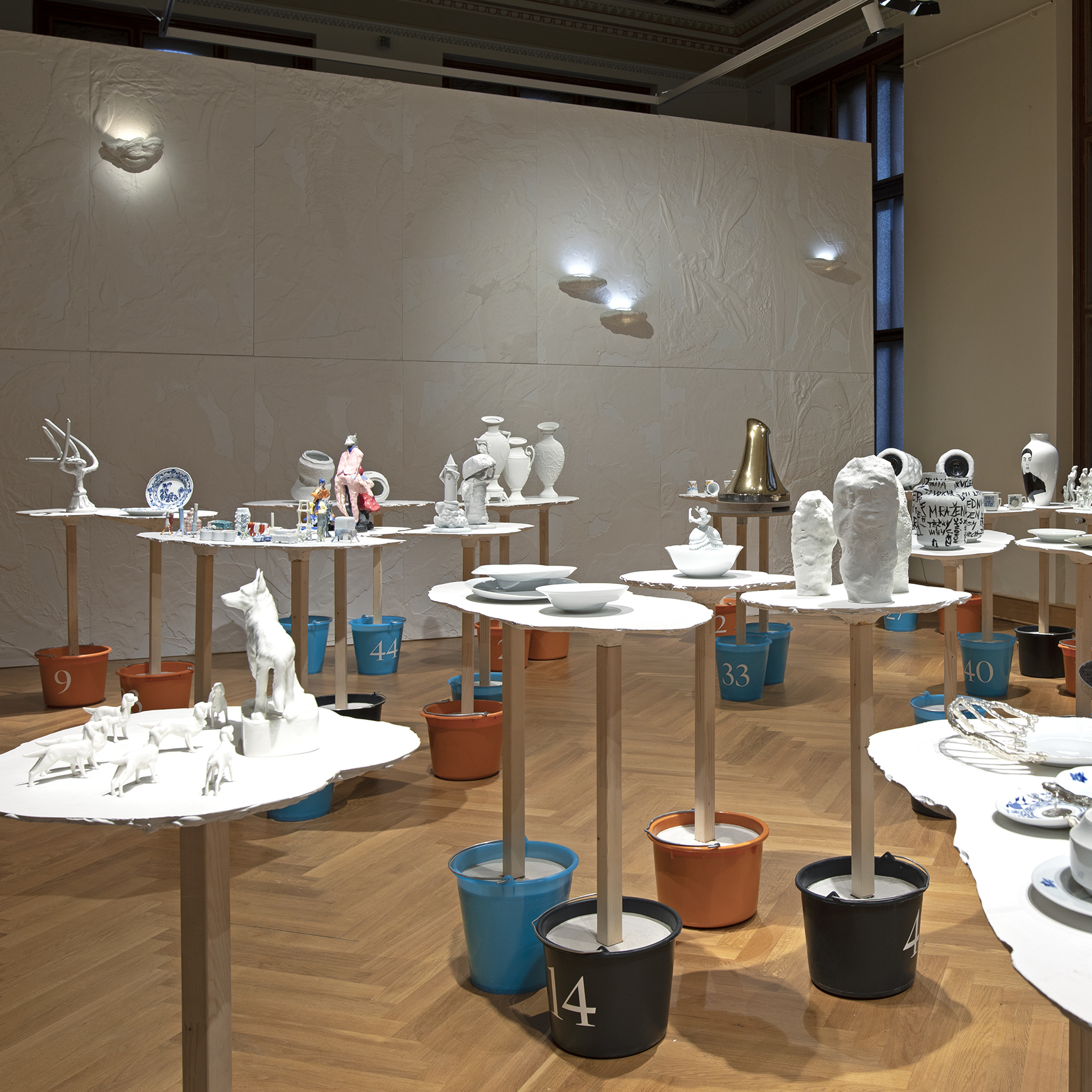 The exhibition Terra Alba – the New Wave of Czech Porcelain continues in the Museum of Decorative Arts in Brno